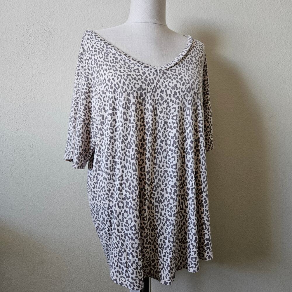American Eagle Soft & Sexy V-Neck Medium Cheeta